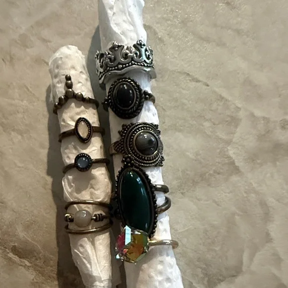 Vintage Style Black and Green Ring Set Of 9 - Picture 5 of 6